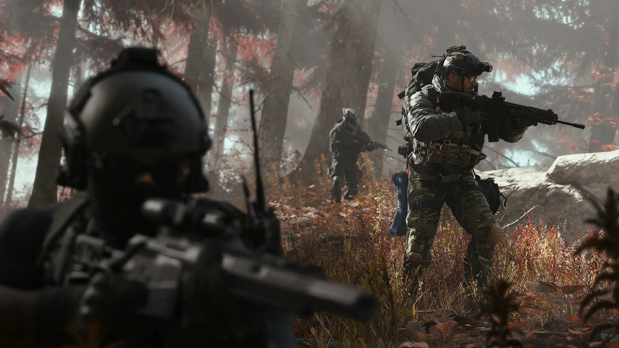 Une escouade progresse en forêt, visuel officiel de DMZ