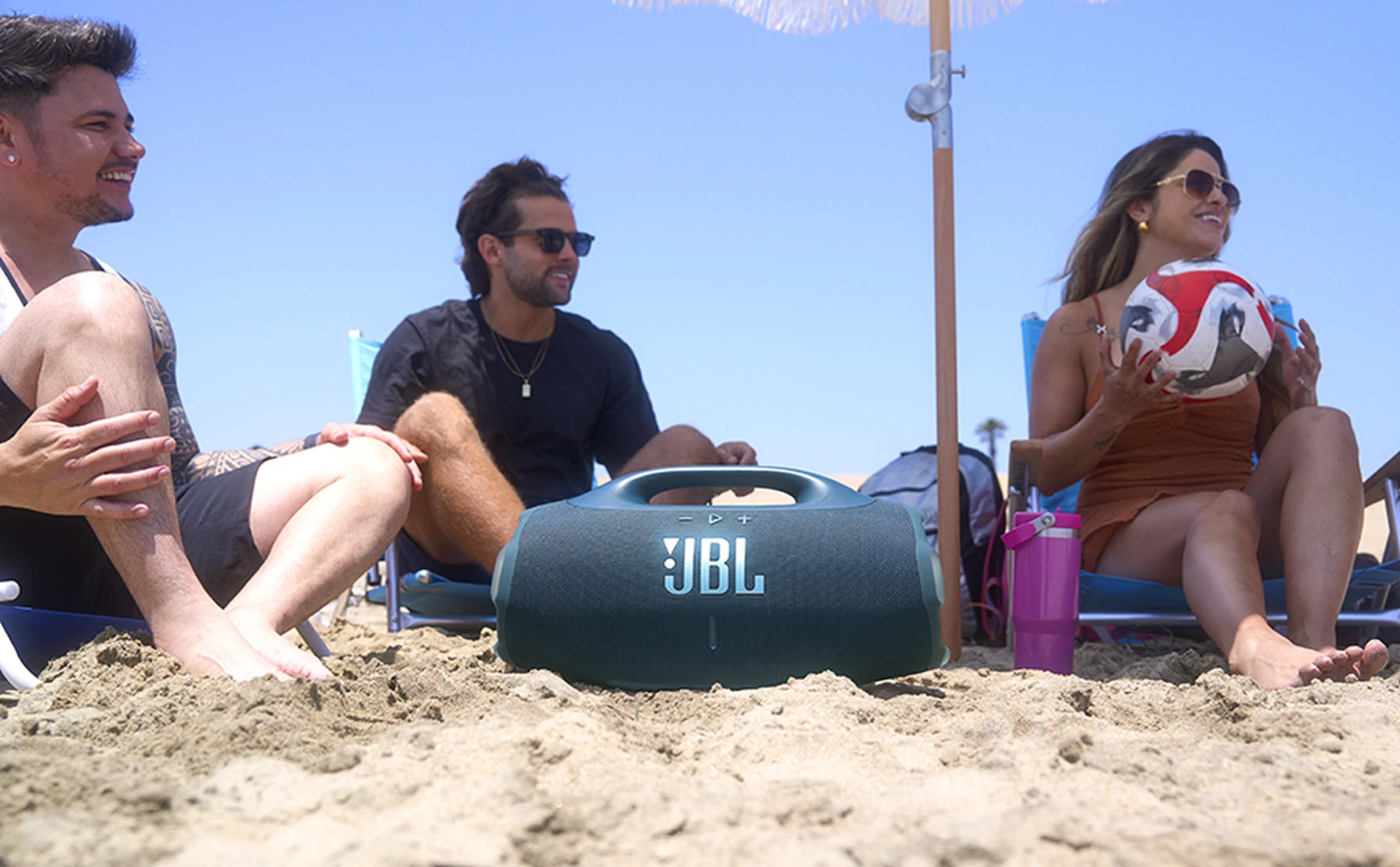 JBL Boombox 4 lors d’une sortie à la plage