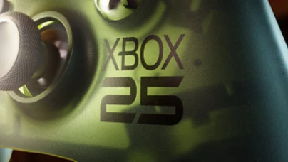 Détail du logo Xbox anniversaire sur la manette X25