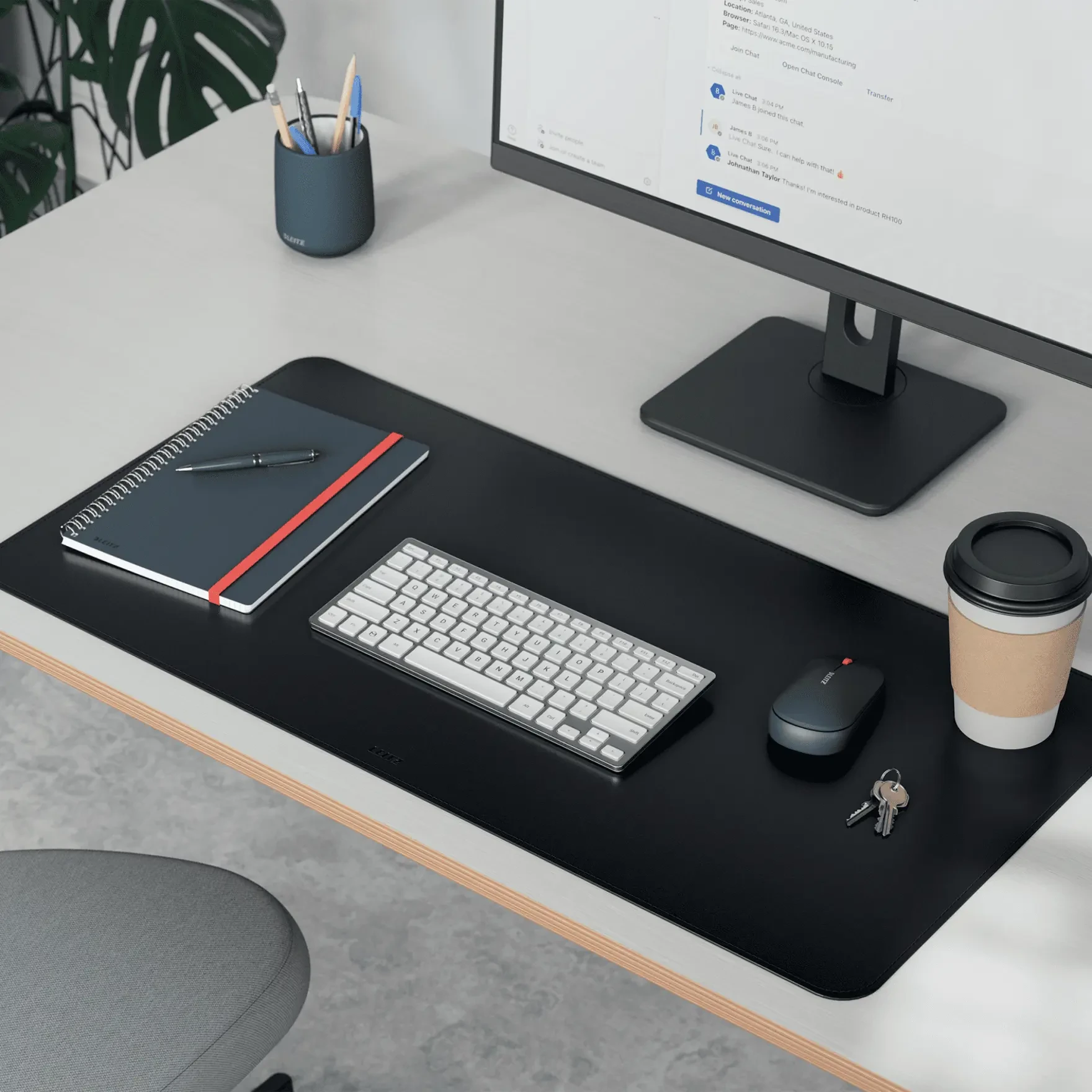 Tapis Leitz noir installé sur un bureau