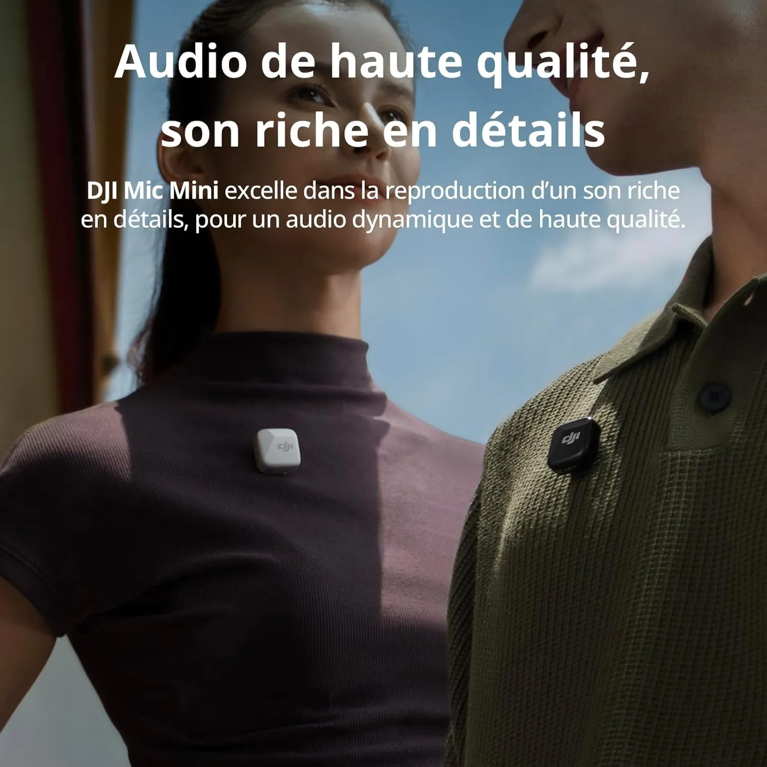 Deux créateurs enregistrant une vidéo avec le kit mobile DJI Mic Mini