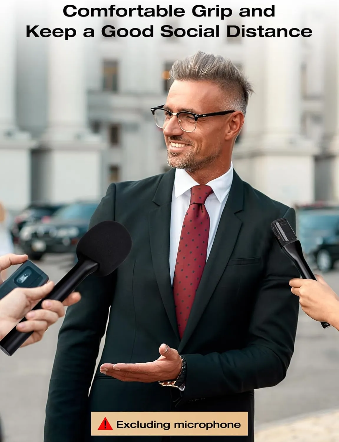 Poignée SUNMON utilisée comme microphone à main pendant une interview