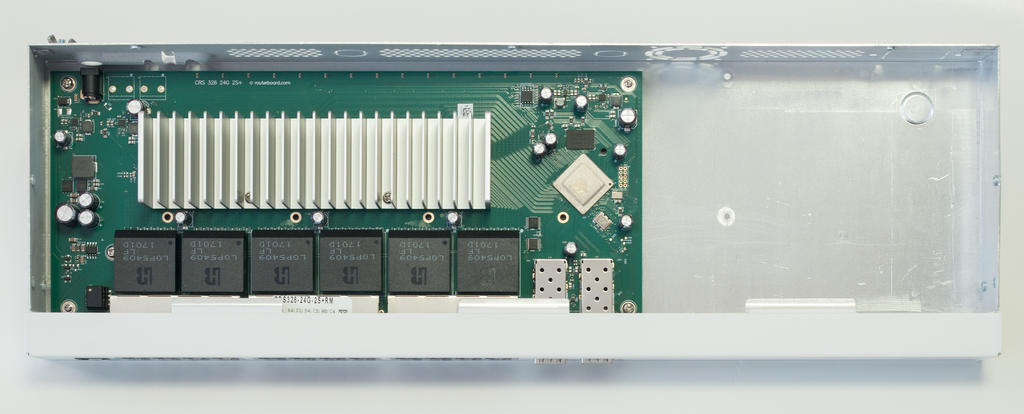 MikroTik CRS326-24G-2S+RM - vue 2