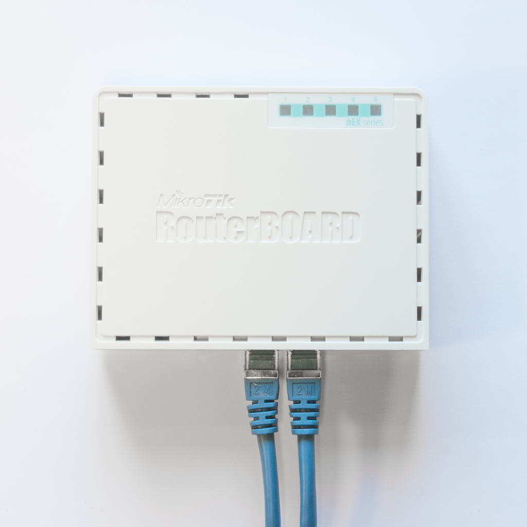 MikroTik HEX RB750Gr3 - vue 2