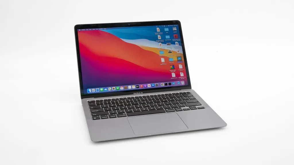 Apple MacBook Air 13,3″ 2020 M1, RAM 8 Go, SSD 256 Go (QWERTY, Gris, Occasion)